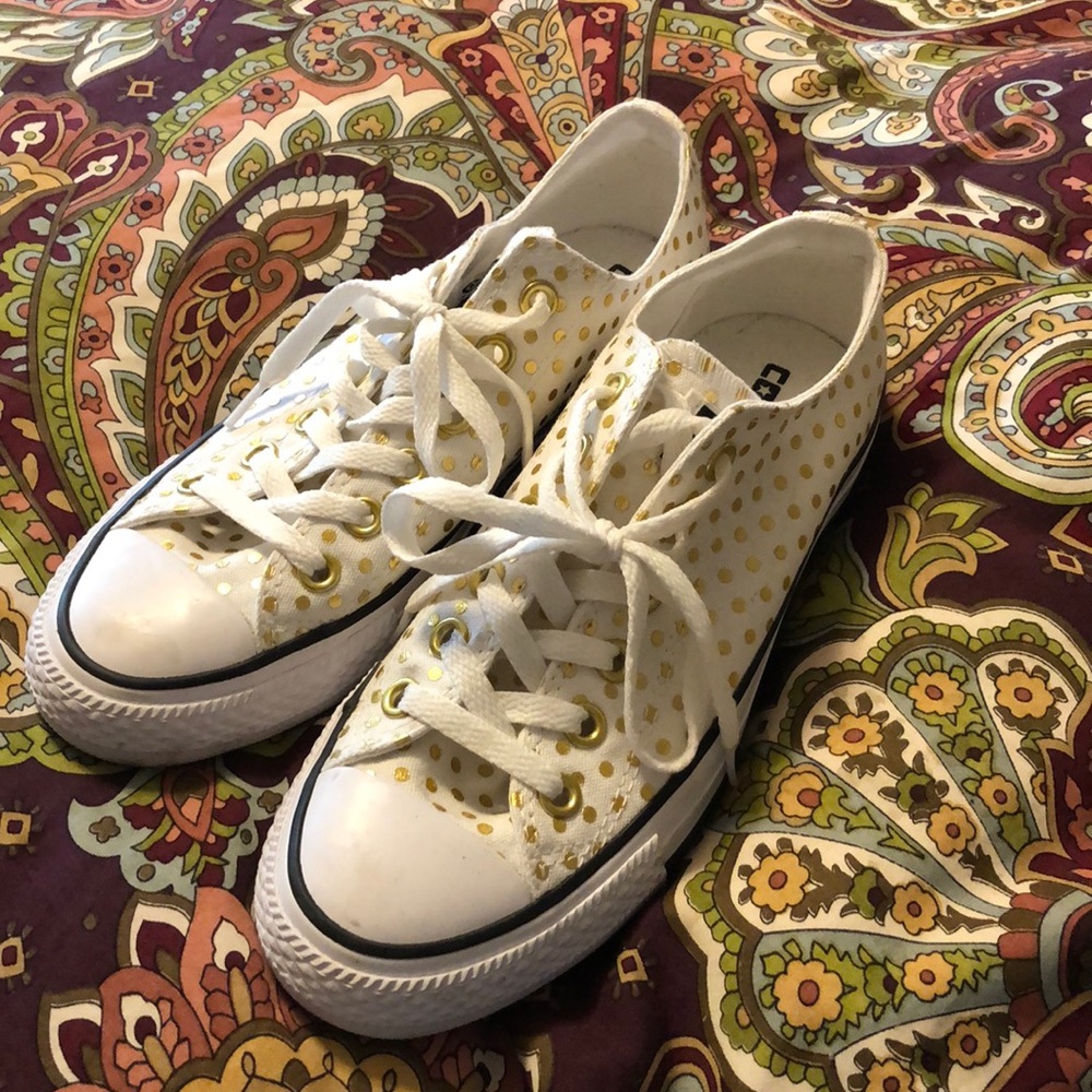 Super cute polka dot converse